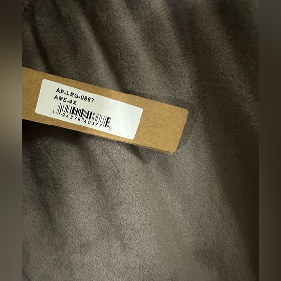 SKIMS Brown Velour Joggers - Picture 3 of 3